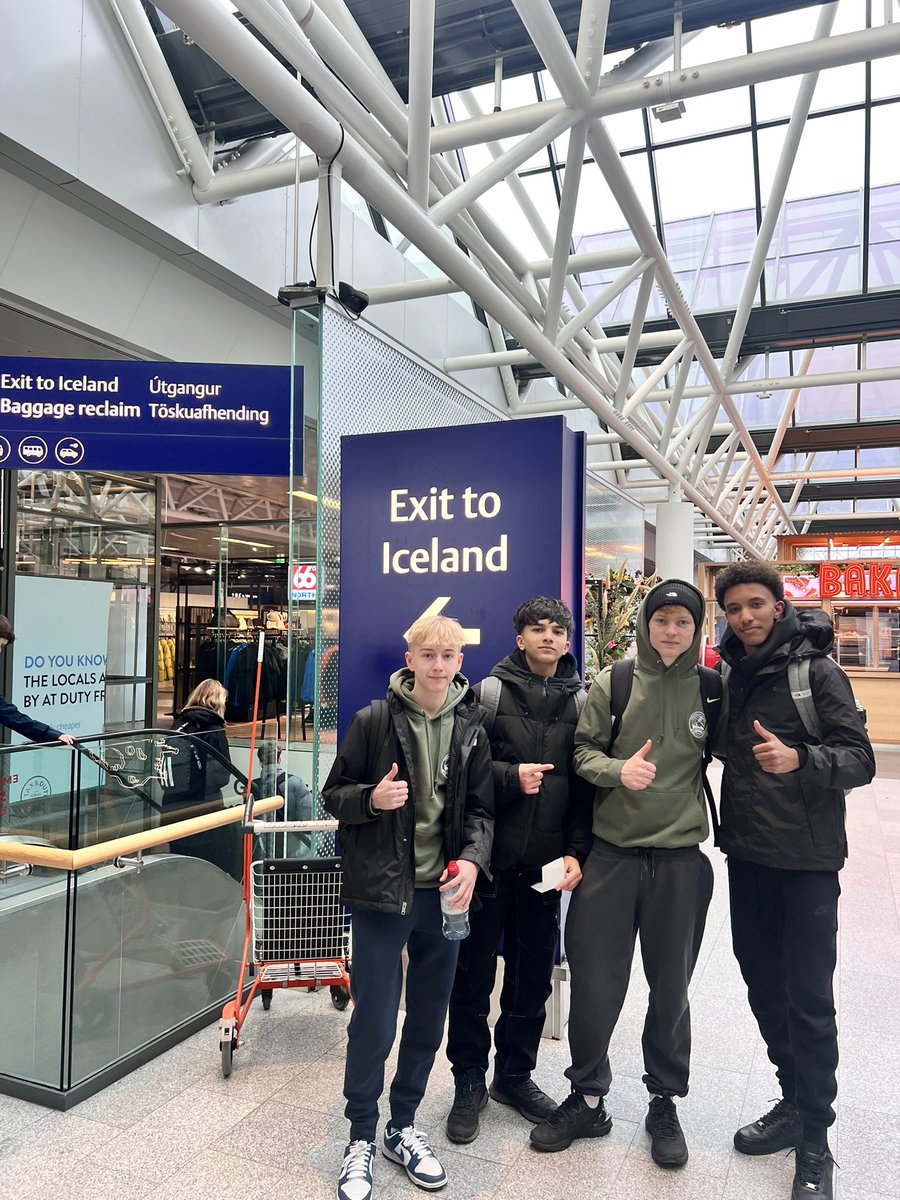 MissDouglassGG's tweet photo. Arrived and on the coach to go to our first destination 🇮🇸📍 https://t.co/QOXo86tZJS