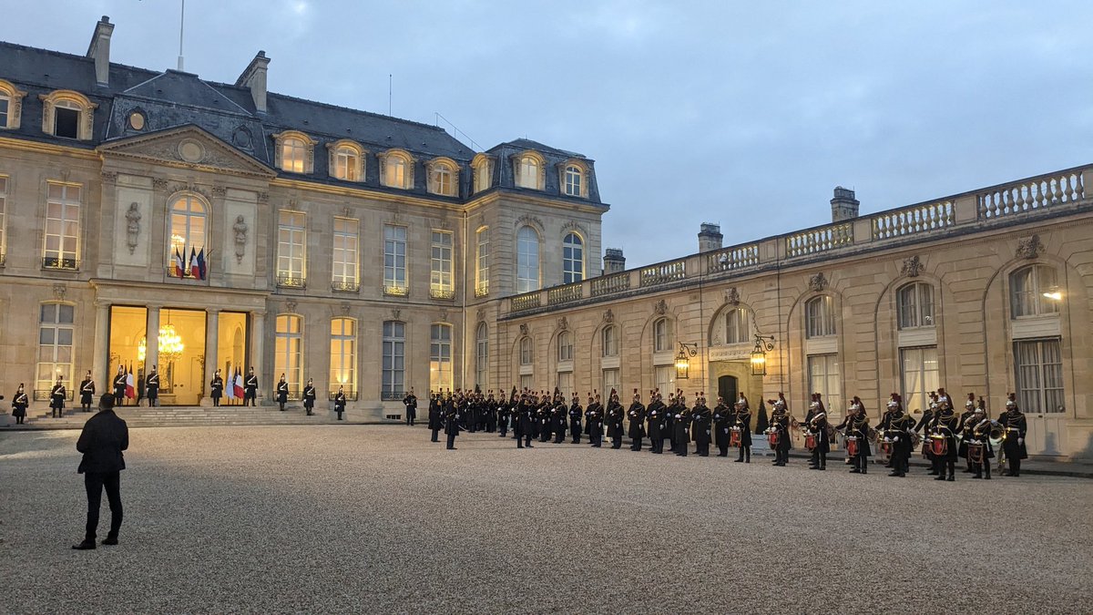 Ce soir, Volodymyr Zelensky est attendu à l'Elysée pour signer un accord bilatéral de défense entre l'Ukraine et la France. <a href="/20Minutes/">20 Minutes</a> est présent pour assister à la conférence de presse qui suivra