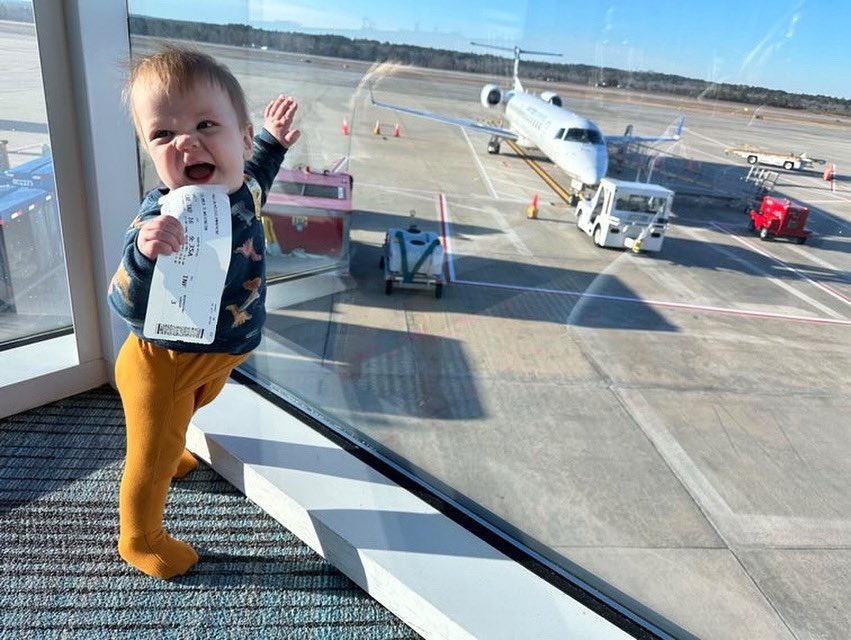 Tiny feet, big dreams, and a whole world to explore. ✈️ Start them young! We love to see a mini jetsetter in our terminal. 😍 📸: (IG)emtorch #FlyLocal #FlyWithEase #FlyCAE