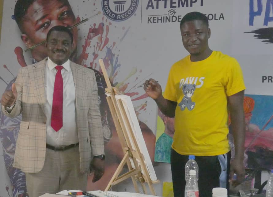 Kenny_odesola's tweet photo. Thank you, Sir, for coming . It means a lot to me. @DrKristilere 
@GWR
#kennymastermind
#kehindeodesola
#kehindeodesolacolourathon #kehindeodesolapaintathon #paintathon #colourathon #kehindeodesolaguinnessworldrecord #kehindeodesola
#blissfamily https://t.co/NcoKB1NQdw