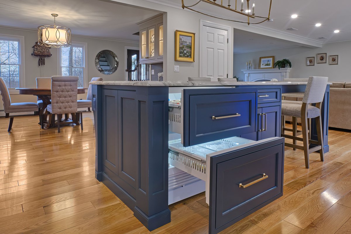 TKC1953's tweet photo. The ultra-modern subzero freezer drawers incorporated into the heart of the kitchen island serve as an impressive addition. 🤩
#tkc #thekitchencompany #designforlife #kitchendesign #kitchenisland #northhavenct #subzero https://t.co/IUBleKWTML