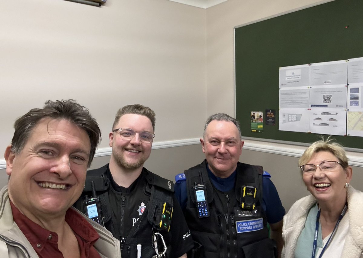 Thanks to @kent_police for joining Greenhithe and Knockhall ward Cllrs at the Greenhithe Community Centre this evening.