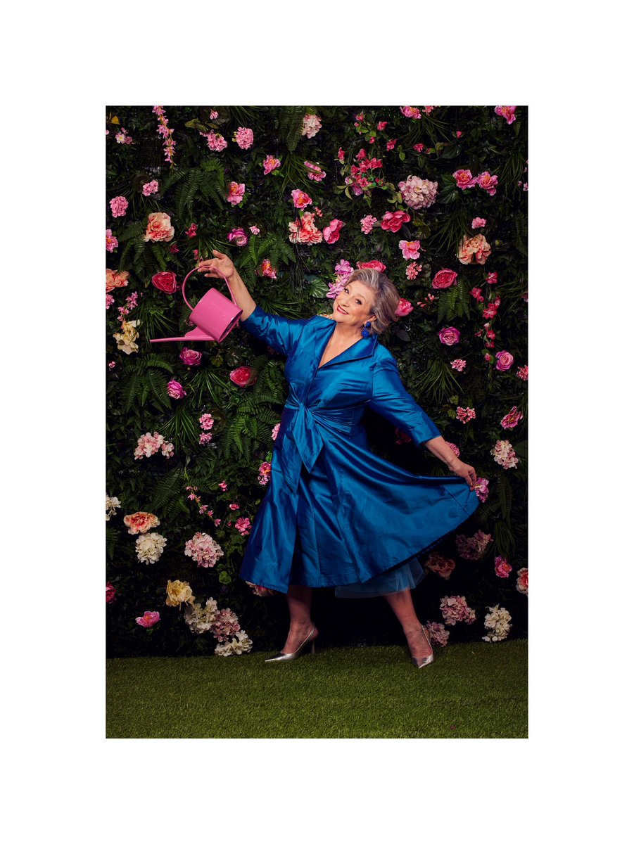 nealehaynes's tweet photo. My shoot with actress Caroline Quentin on the cover of tomorrow’s Weekend.  @weekendmagazine @quentyquestions https://t.co/x68eketwMF