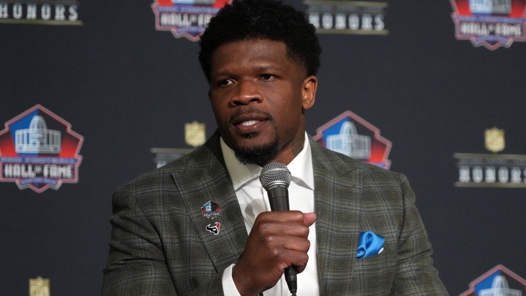 TheTexansWire's tweet image. WATCH: Andre Johnson finds out he'll make the Hall of Fame texanswire.usatoday.com/2024/02/16/wat…