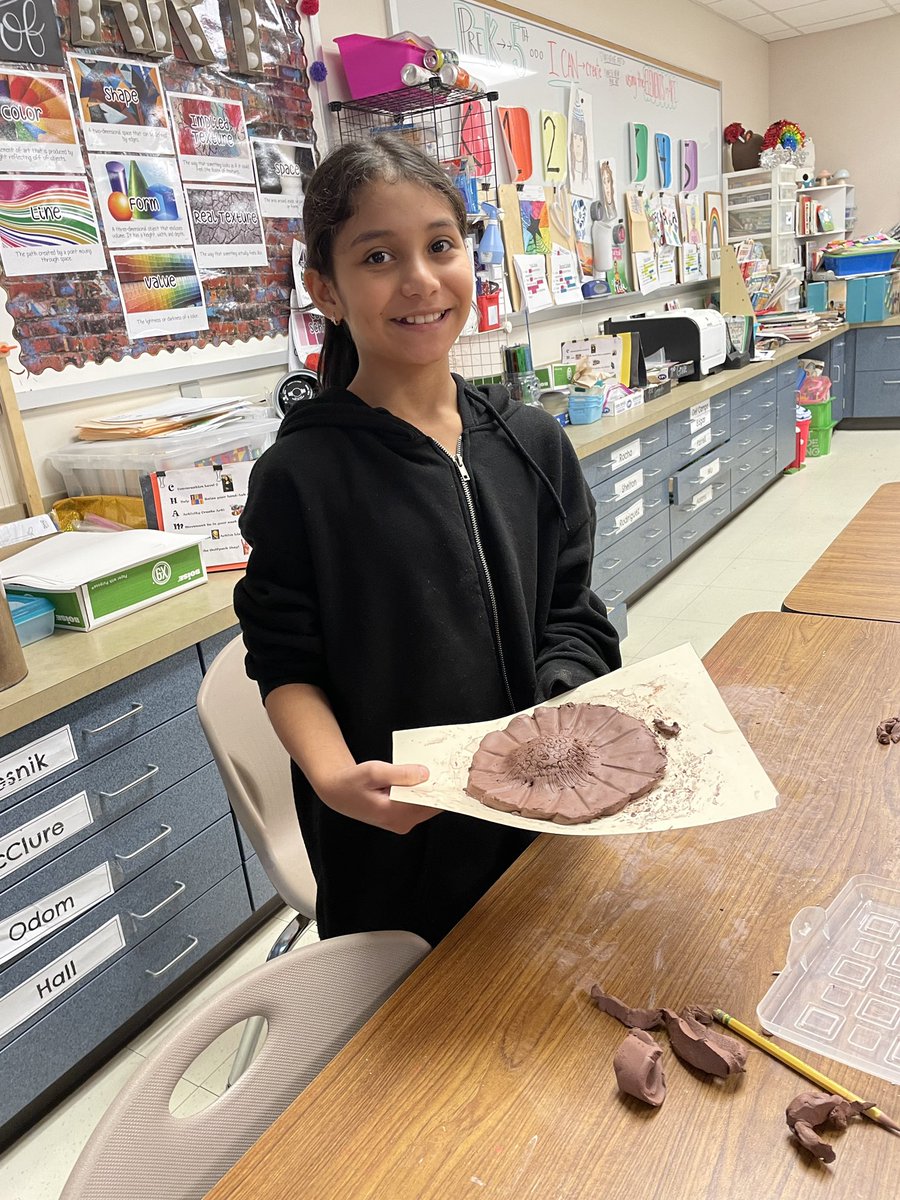 ShorterTWE's tweet photo. 4th Grade clay flowers! 🌻🌼
@TWEHowl @TXEart @KatyISDFineArts https://t.co/xCpOIo7Hie