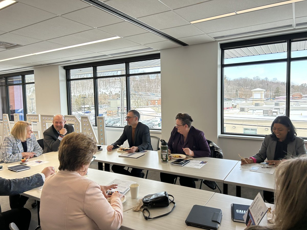 Today, the Small Urban GTHA mayors met with Minister of Health Sylvia Jones and Minister of Mental Health and Addictions Michael Tibollo in Caledon. We had a great discussion around addressing pressing healthcare and mental health challenges facing each of our communities and how