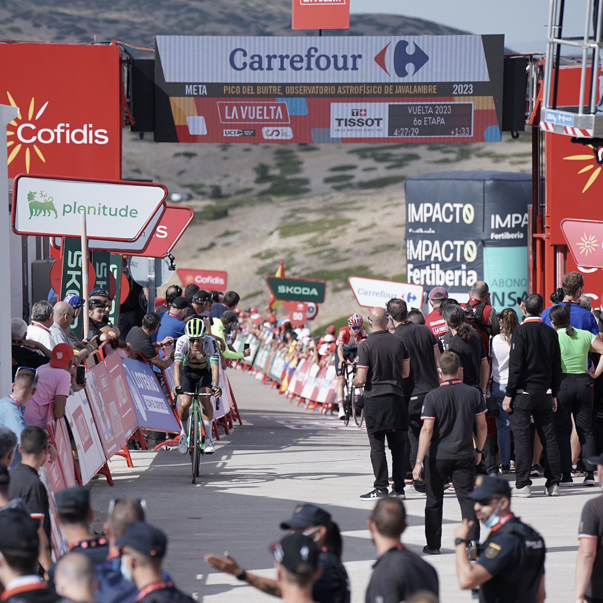 CajaRural_RGA's tweet photo. Cerramos el día con sabor agridulce, con el buen nivel que @JeffCepedaH ha demostrado en la #70RdS y que, al igual que sus compañeros, no podrá hacerlo en la #LV24.

Trabajaremos duro para volver a reencontrarnos con nuestra afición en una carrera que nos ha dado tanto. #LV25 💪 https://t.co/OEZ2C5eMIb
