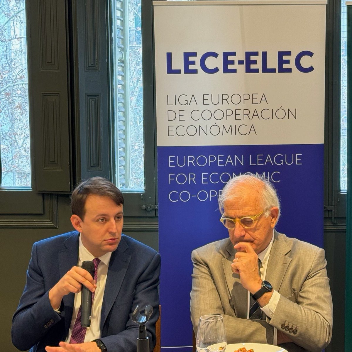 javilopezEU's tweet photo. He participat en una trobada organitzada per la Lliga Europea de Cooperació Econòmica (LECE) on hem tingut un interessant debat sobre el Reglament d'Envasos i Residus, els reptes de la implementació del Pacte Verd Europeu i les perspectives per les properes eleccions europees. https://t.co/y6yE1qRlV7