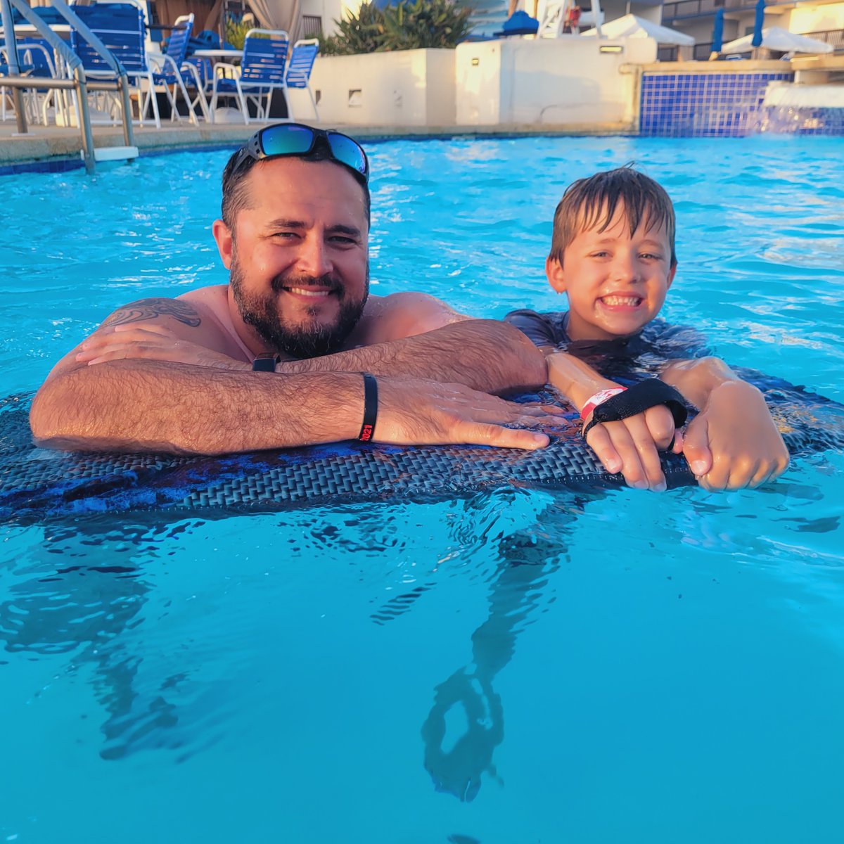 PortRoyalResort's tweet image. Riding the waves of fun, father and son style! 🌊🏄‍♂️ #BoogieBoardBuddies #PoolAdventures #FamilyFun