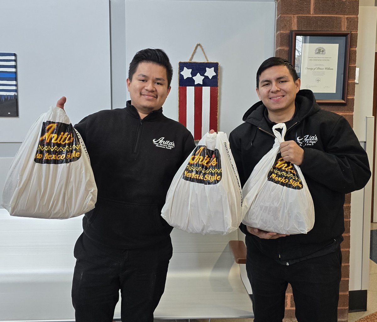 PWCPolice's tweet photo. Many thanks to #Anitas in #BullRun Plaza for dropping off food for the Western District squads. We appreciate the message you left “Anita’s supporting first responders as they work hard to keep everyone safe.” Learn more about our #BusinessWatch community! https://t.co/vAnEr2upOP https://t.co/WCahBK033Q