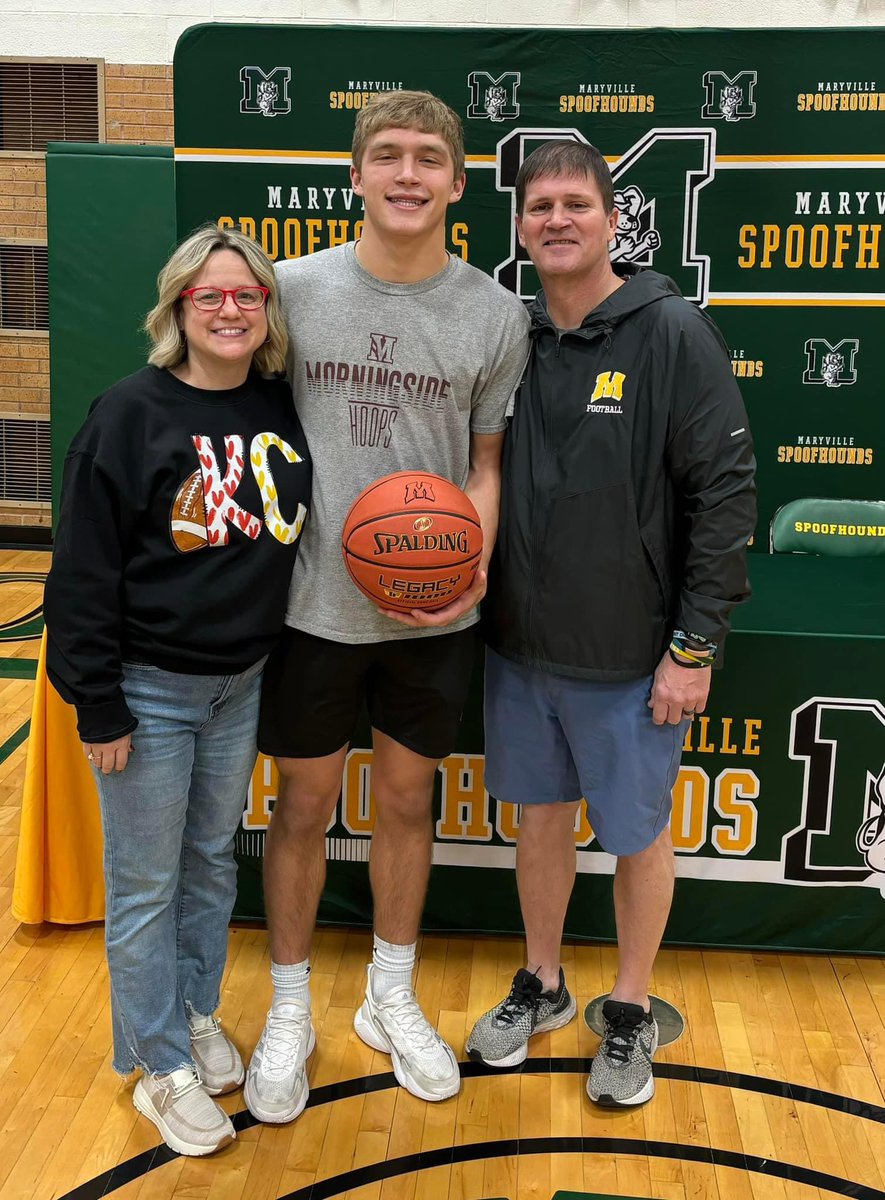 SpoofhoundFoot1's tweet image. Congrats @derek_quinlin04.  @MorningsideBBB is getting a great one.  Multi sport athletes are the best.  We’re all proud of you and looking forward to following your success. #SpoofhoundPride