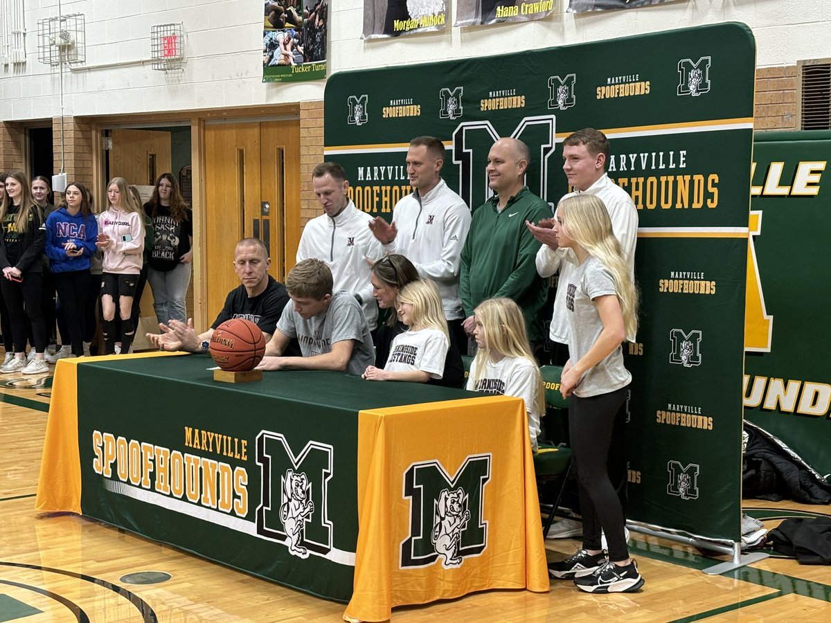 SpoofhoundFoot1's tweet image. Congrats @derek_quinlin04.  @MorningsideBBB is getting a great one.  Multi sport athletes are the best.  We’re all proud of you and looking forward to following your success. #SpoofhoundPride