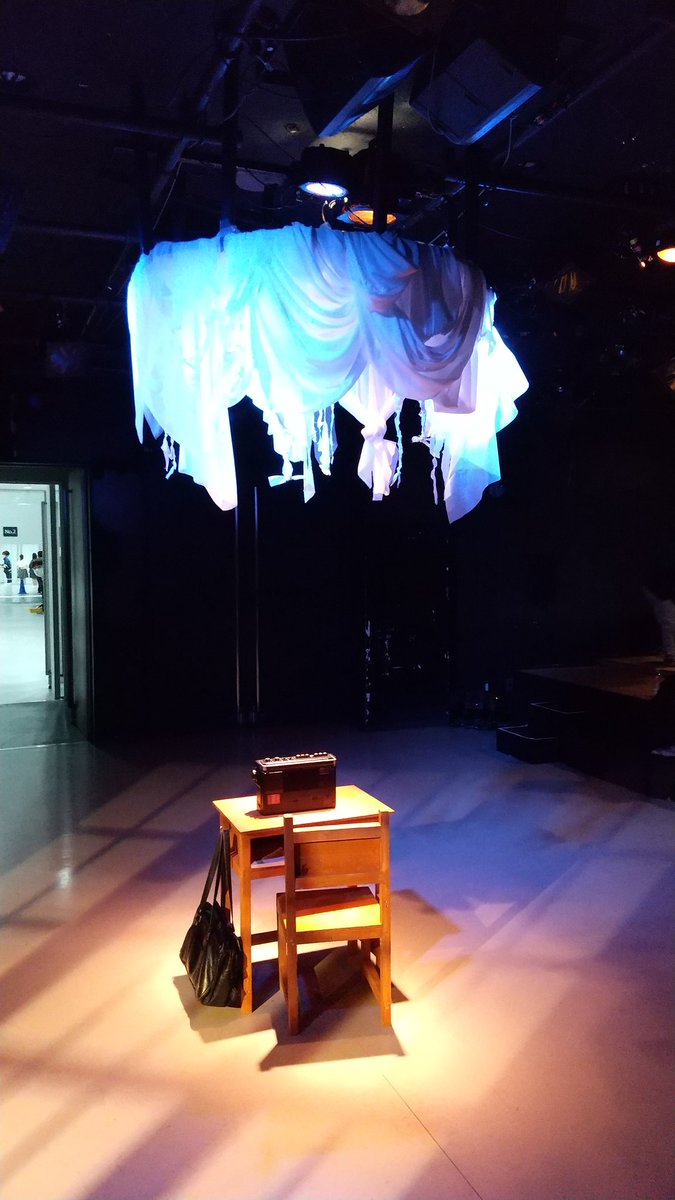 takaharada's tweet image. 昨夜は早稲田大学学生会館で、ラッパ屋やキャラメルボックスを輩出した 劇団てあとろ50 「わたしの星」を観劇。オジサンは女子大生が可愛いく見える病再発。日曜日迄、是非！ #わたしの星 #てあとろ50 #早稲田大学 #ラッパ屋 #キャラメルボックス