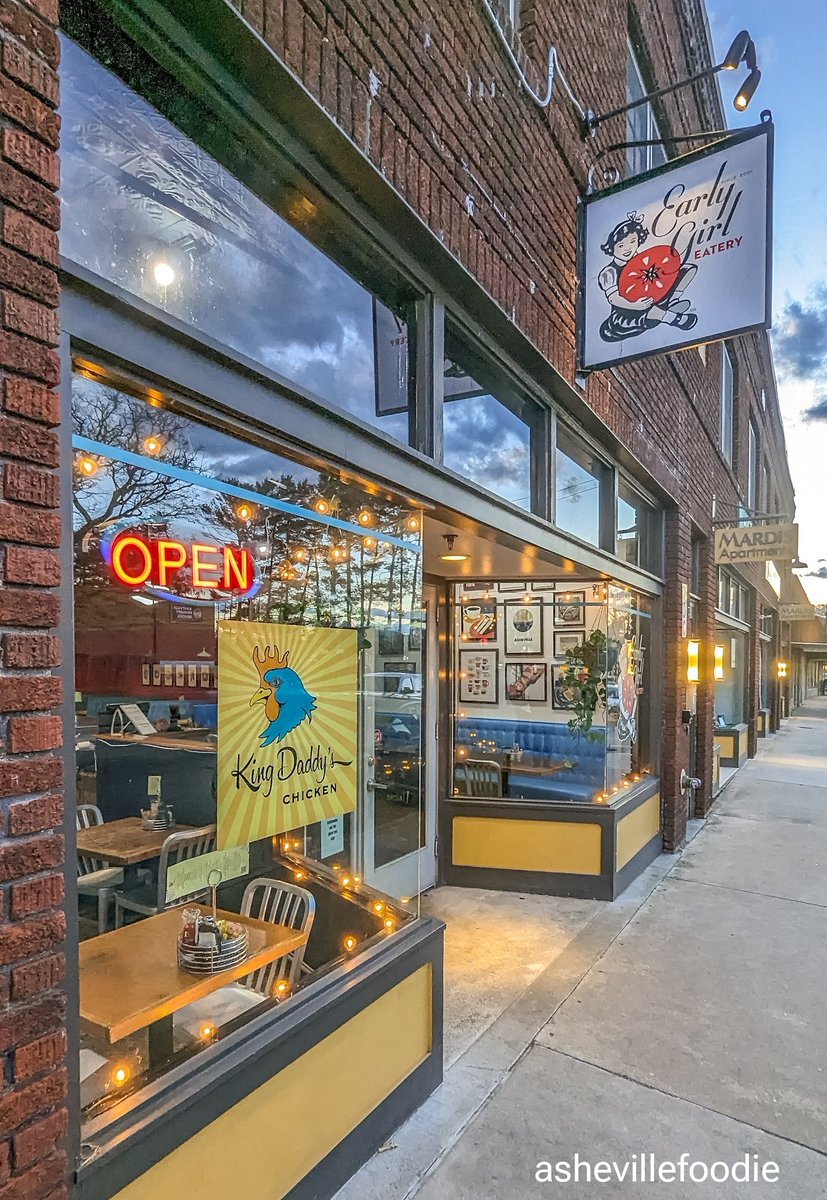 AshevilleFoodie's tweet image. Early Girl Eatery in west Asheville North Carolina! 🤩 #avleats #avleat #wavl