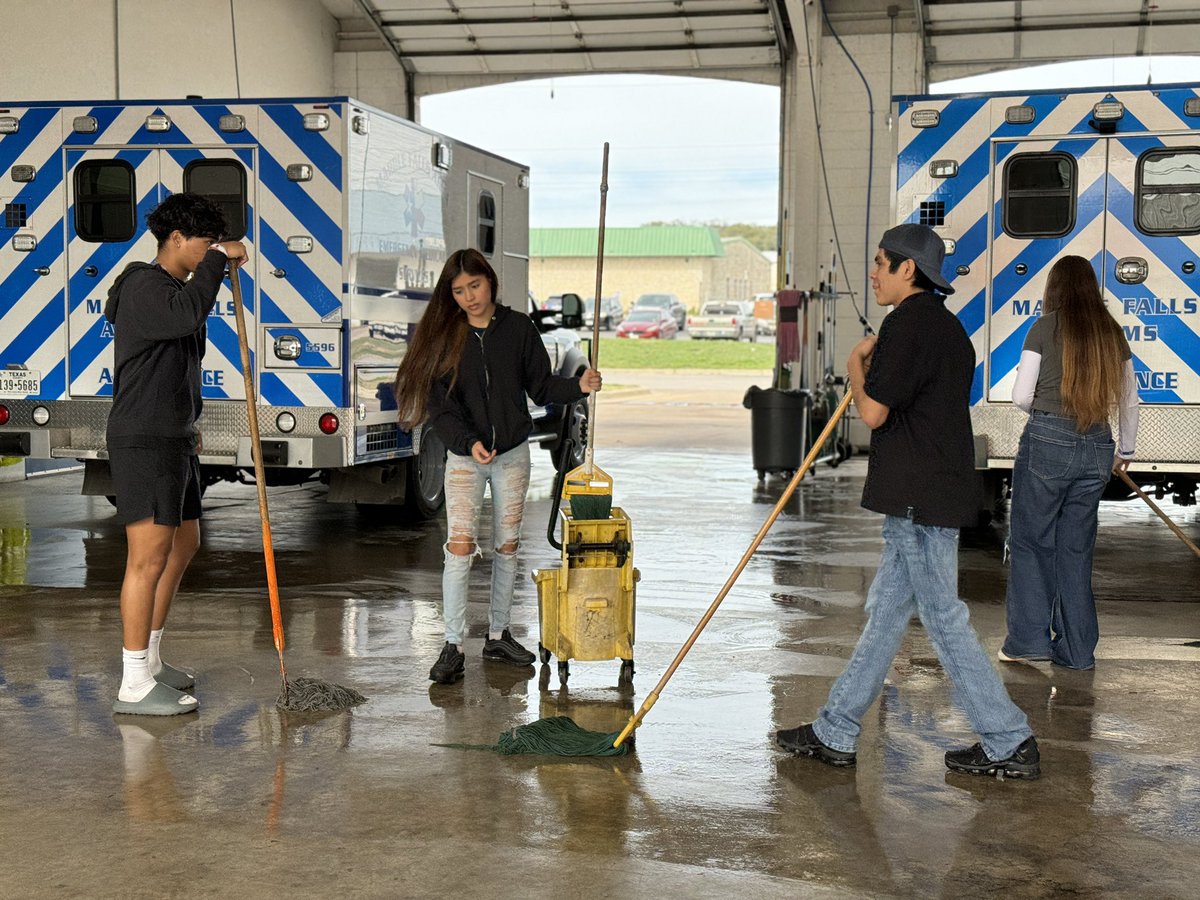 MarbleFallsISD's tweet photo. Keeping our Marble Falls Fire Rescue and Marble Falls Area EMS stations clean! #rickedwardsdayofservice https://t.co/66tIcXsScy