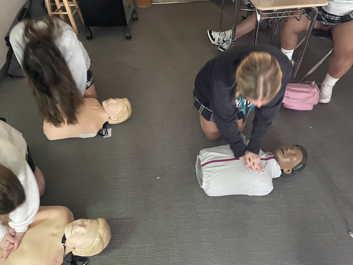 FriarsAT's tweet photo. Ferguson Hallway was rocking today as Sports Medicine got to spend the morning practicing hands only CPR! #HandsOnly #HeartMonth #StayingAlive https://t.co/ru1Iup5dIc