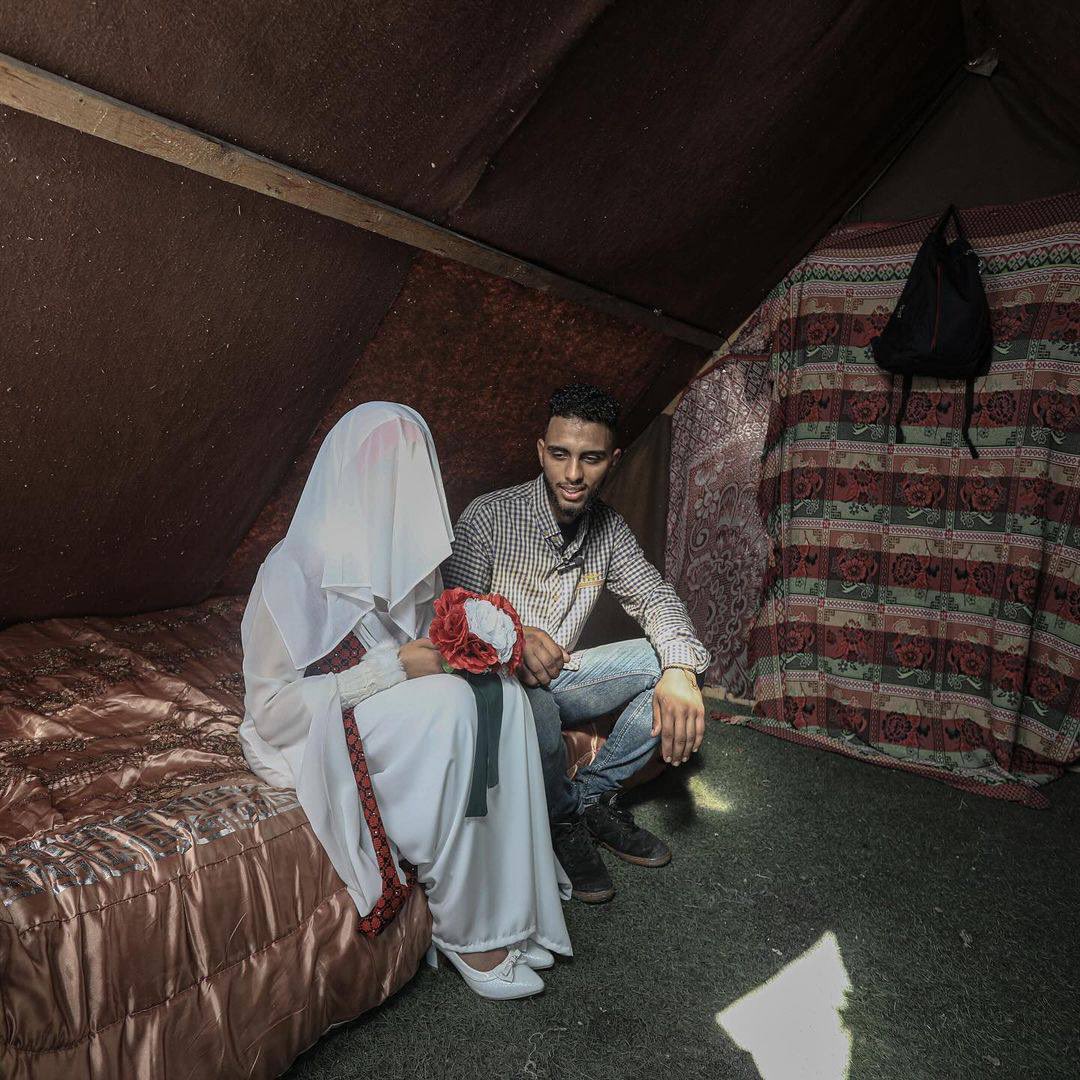 EyeonPalestine's tweet photo. A displaced couple held their wedding in the camp. https://t.co/GzEutcsMsQ