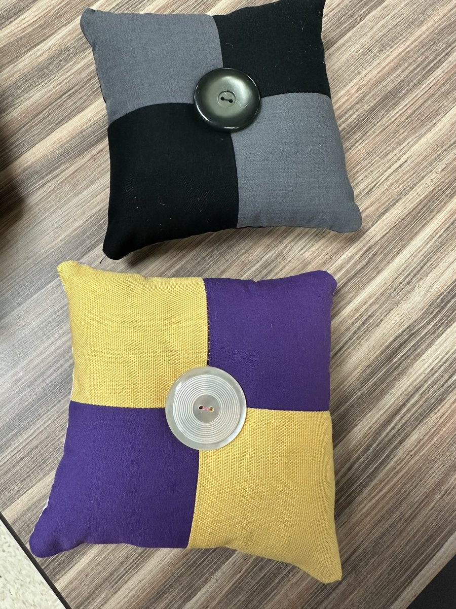 SNGalbraith's tweet photo. Mini 4 patch pillows in Fashion 1 @SGHS_Titans @GR_CTC @GRCTCFashion #invisiblestitch #liningupseams https://t.co/PRw7HYxi3B
