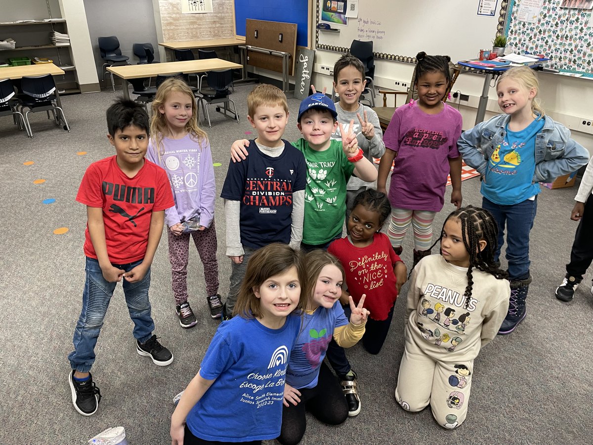 AliceSmith270's tweet photo. Thursday's  "I Love to Read Week" theme was wearable words.  Congratulations to Mr.  Mckusick's class for WEARING THEIR WORDS! 1,766 of them, to be exact! https://t.co/UbsLJYjyG8