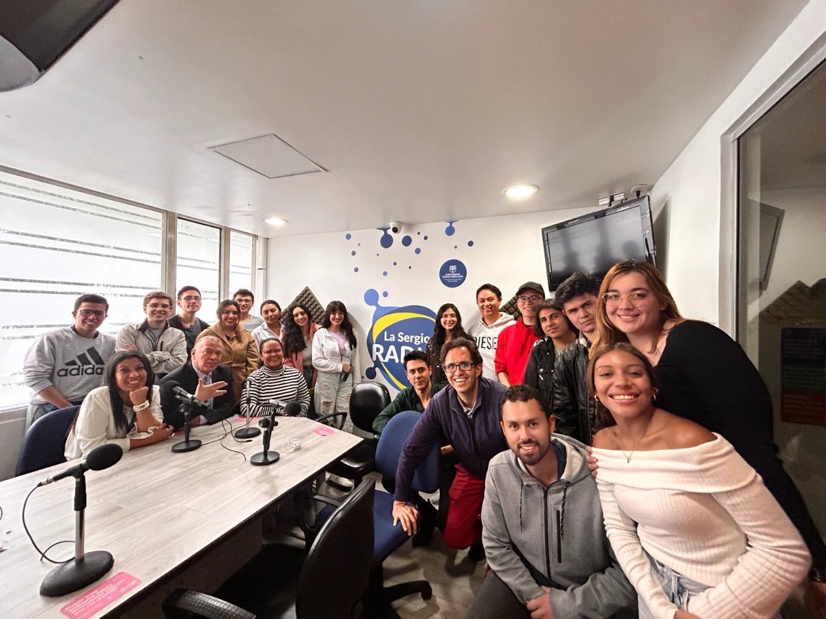 Un encuentro con líderes de programas y periodistas de La Sergio Radio y los podcast de la Sergio. Hicimos una autoevaluación y recibimos las orientaciones para proyectar los procesos técnicos, estrategia de comunicación en el #2024  #radarempresarialpodcast #ktpodcaster