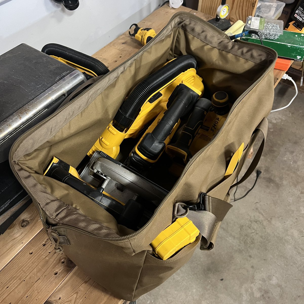 atlas46llc's tweet photo. •NEW• Charleston Wide Mouth Tool Bags Now Available. https://t.co/ceFabjr1nY #atlas46gear #toolbags https://t.co/9YajvfI5W6