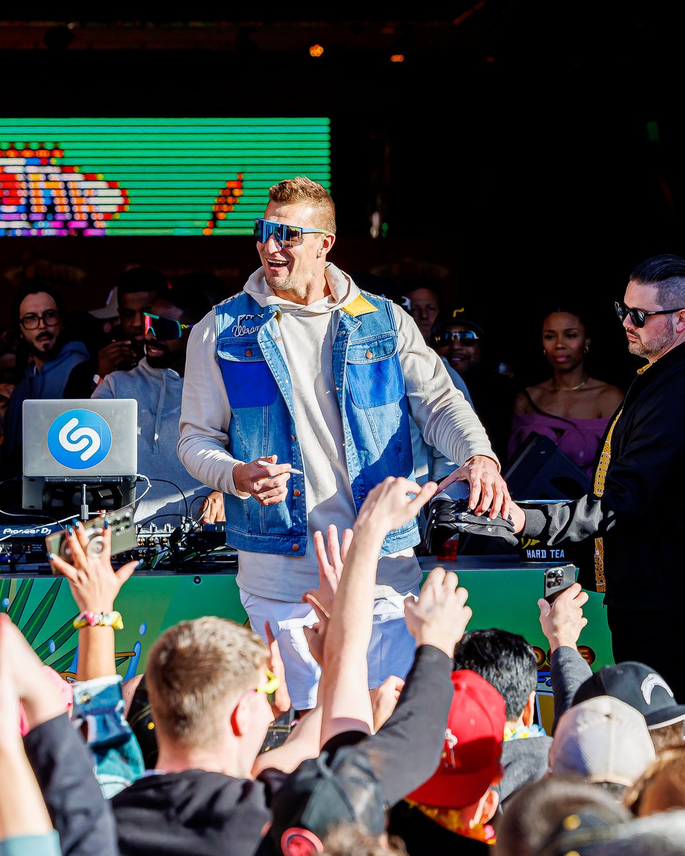 For the record, @RobGronkowski is still the tightest end ever. @PitViperShades DEMAND RESPECT AND AUTHORITY
