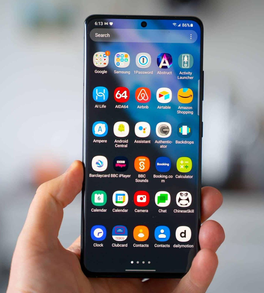 بُردباری گئی دینداری گئی
اِس موبائل سے پرہیزگاری گئی

دنیاداروں کی صحبت کاانجام ہے
سادگی عاجزی انکساری گئی

بدنگاہی کو غلطی سمجھتا نہیں 
فکرِتوبہ گئی شرمساری گئی

دل کی دنیا میں یہ کیا سےکیا ہوگیا
نفلیں،سجدے، دعا آہ وزاری گئی

حالِ امت سے واقف مگر کیا کروں
غمگساری گئی بیقراری گئی