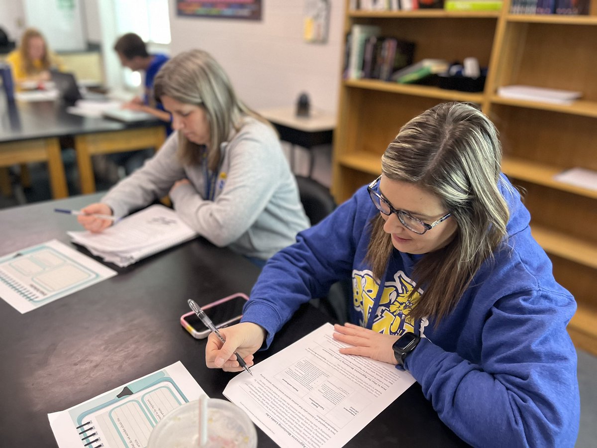 SaraWCMS's tweet photo. ❄️ PD is underway and teachers are eager to connect and grow together 🍏 https://t.co/hIy6mOGgwU