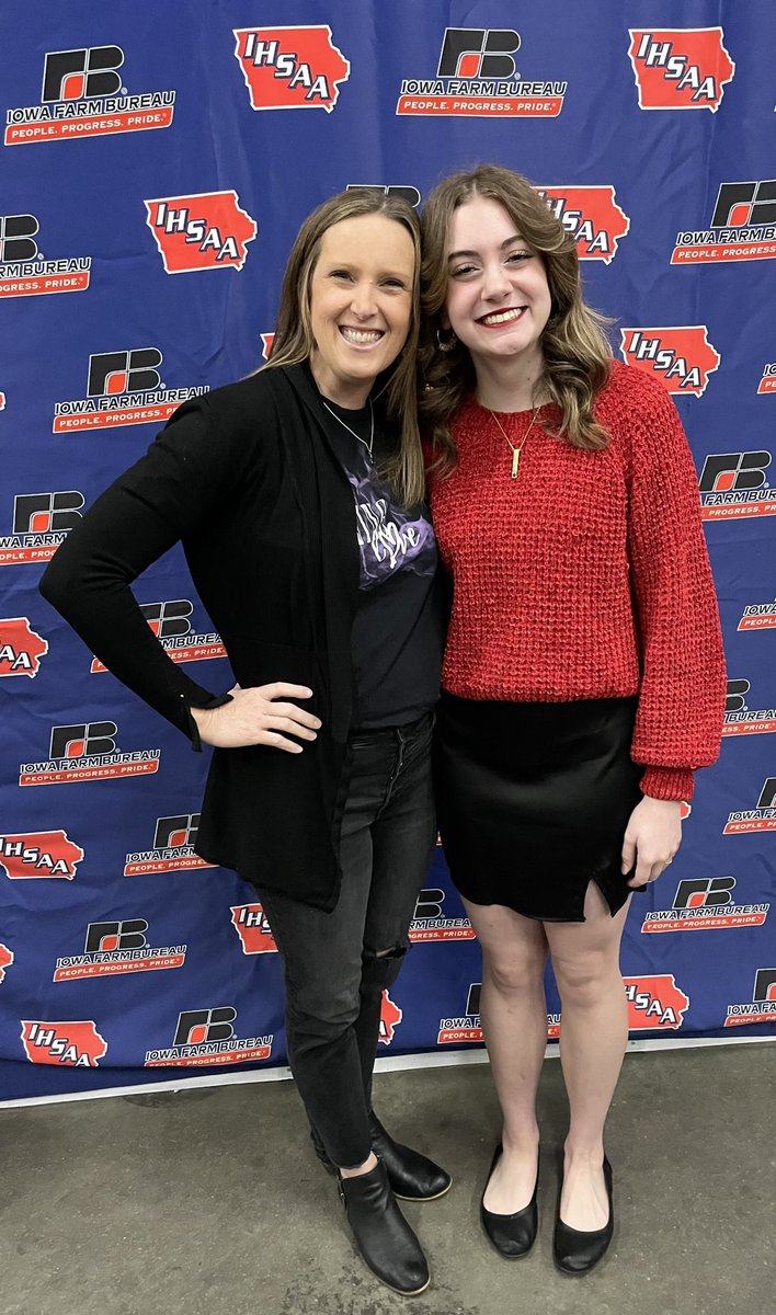 CONGRATULATIONS to Johnston vocalist Aubrey O’Leary, and choir director Hannah Ryan, on a beautiful performance of the National Anthem to open Friday’s Session 7 of the IHSAA State Wrestling Tournament!!  Great job, Aubrey!!