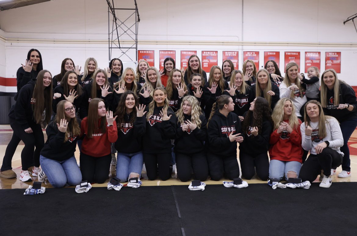 shannon_mac10's tweet photo. #BecauseOf CUAA I have a lifetimes worth of memories with some amazing, powerful, inspiring and resilient human beings. I’ve never felt more supported than when I’m surrounded by these women. https://t.co/nU9cuIMull