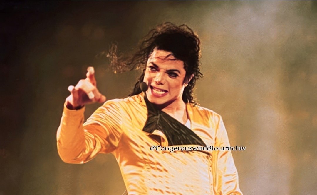 mjcenter_'s tweet photo. VAZAMENTO: Nova foto de Michael Jackson performando "Wanna Be Startin Somrnthin" no Brasil saiu na Internet, show em São Paulo (15 de outubro de 1993) https://t.co/mGZmAhB6le