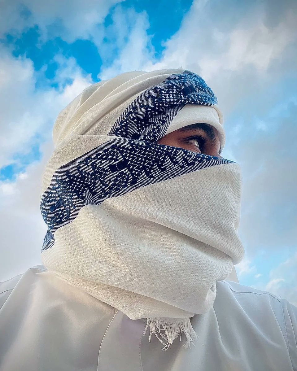 krymslamh1's tweet photo. أنا التائه في ذاتي"❤️‍🩹🚫 https://t.co/4CXL9YZ0Py