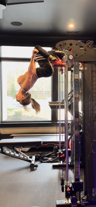 I know this is some playground type stuff but this is the most amazing feeling ever for my back 😚 https://t<a href="/tag/nightmareonelmstreet"class="tags"><span>#nightmareonelmstreet</span></a><a href="/tag/freddykruger"class="tags"><span>#freddykruger</span></a><a href="/tag/scaryter"class="tags"><span>#scaryter</span></a>
