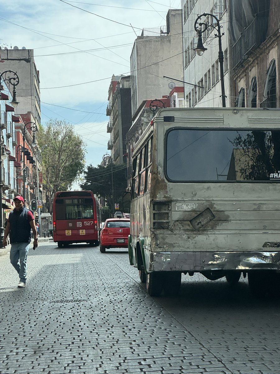 roescara1's tweet photo. @ach_CDMX @SPAOVP_CDMX @SeGobCDMX @Profeco 
INDIGNO medio de transporte para la capital de México, a estas fechas y que todavía existan unidades en ese estado , solo indica una mala superación de transporte y concesiones https://t.co/5byjgt17tU