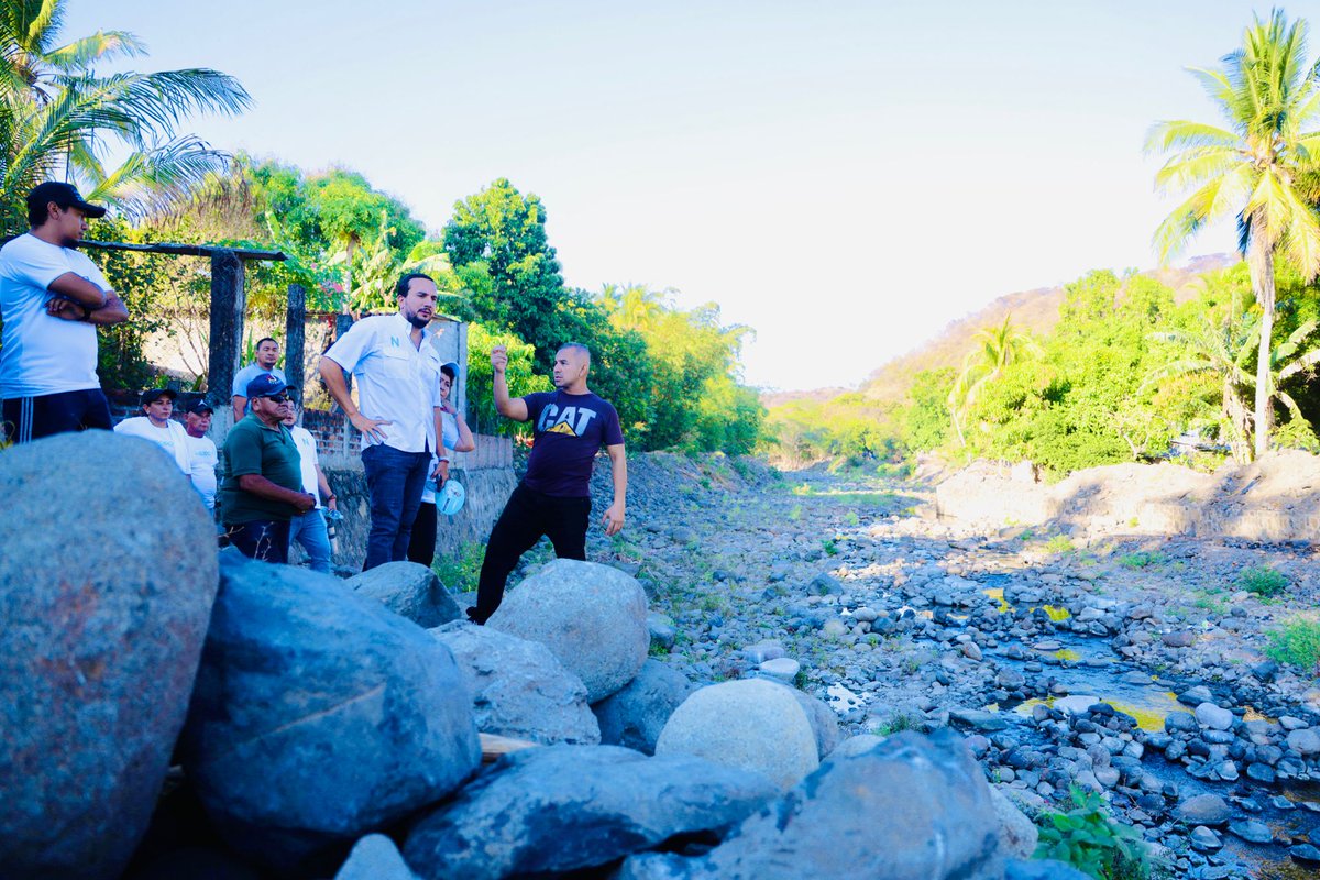 politicaestereo's tweet photo. #CesarGodoy || El aspirante de @nuevasideas también informó sobre el inicio de obras de mitigación en el río El Jute, distrito de La Libertad, con la construcción de una borda que tendrá como finalidad evitar que el afluente se salga de su cauce e inunde las riberas de la zona durante el invierno.