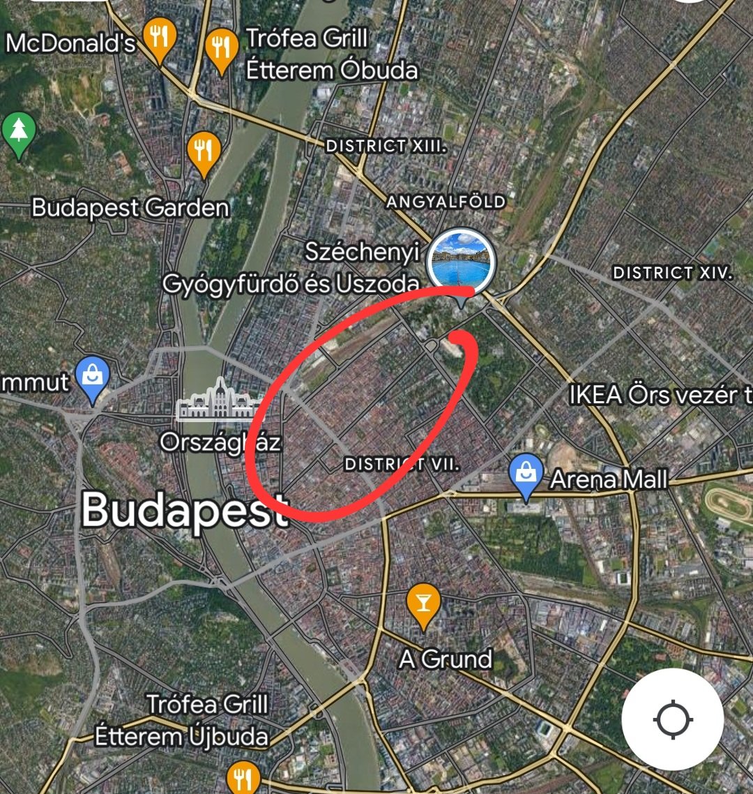 💥Big chunk of Budapest has been paralised, because of the enormous amount of protesters are gathering. Tens of thousands of Hungarians hit the streets of Budapest to protest against Orban. Many people arriving with trainsfrom out of the city. Resignation after resignation!!