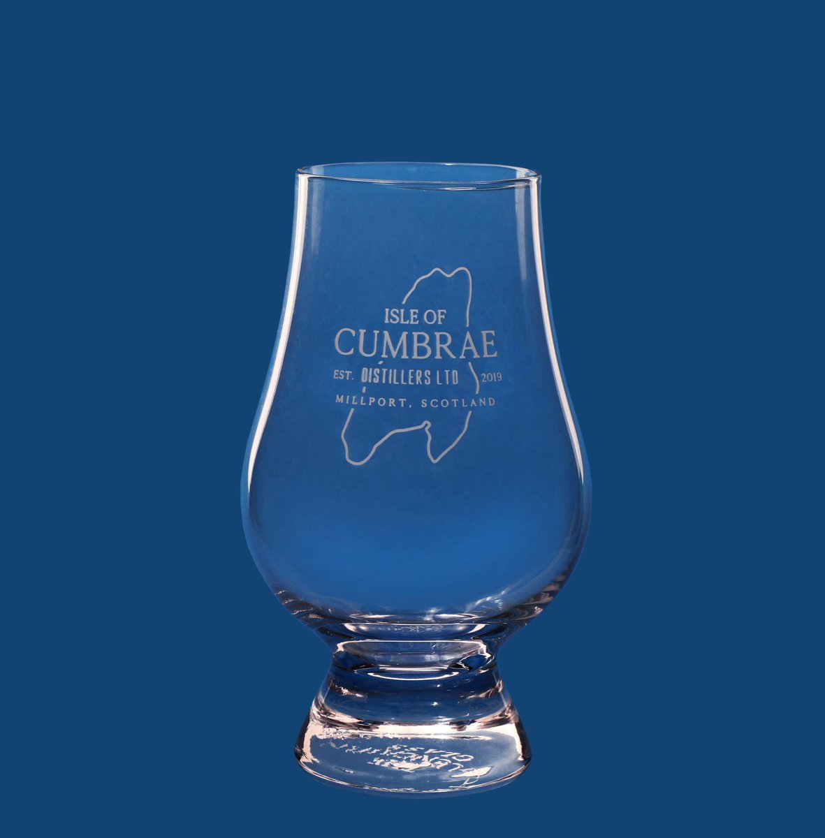 IOCDistillers's tweet photo. Happy Friday! What's in your glass tonight? And what kind of glass are you choosing to enjoy your gin? 
Gin drinkers typically tend to overwhelm gin with tonic. We often see gin &amp; tonic being served in a balloon glass, where the majority of the fill is tonic. https://t.co/Q4jDmLM7J7