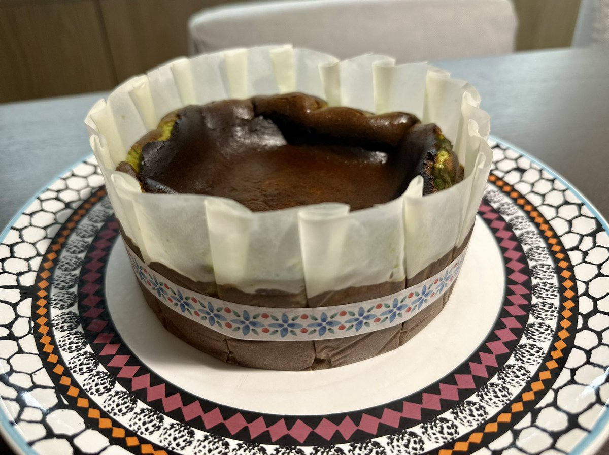 Tiger60193580's tweet photo. 人日人人生日，梗係要食蛋糕啦🎂
#綠茶巴斯克芝士蛋糕🎂 https://t.co/UjvXkHfJU5