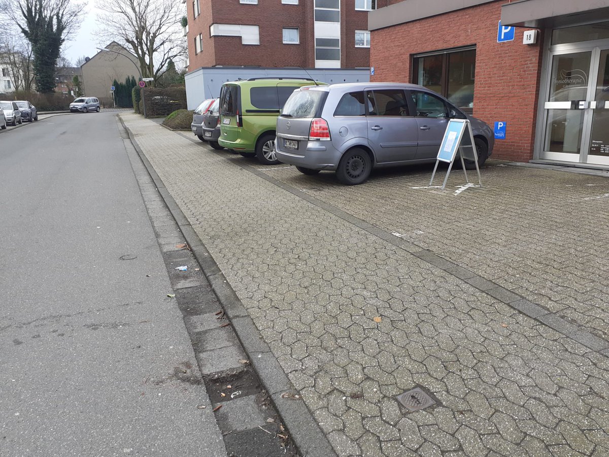 MNAllround's tweet photo. 🌟✨ Großreinemachen im Freien! Wir haben uns die Außenanlagen eines Mehrfamilienhauses in Erkenschwick vorgenommen und sie von A bis Z gereinigt. Das Ergebnis ist so beeindruckend, dass wir es kaum erwarten können, es mit euch zu teilen! 🚀🏡

#Außenreinigung #Mehrfamilienhaus https://t.co/0HxRBWjreC