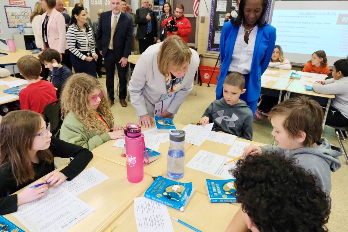 FranDeWine's tweet photo. It was wonderful visiting @SylvaniaSchools' Stranahan Elementary today with Mike. We were able to observe and learn how they teach the Science of Reading. It is important that all of Ohio's children and families have access to high-quality, evidence-based literacy instructions. https://t.co/BRuvtpWdIl