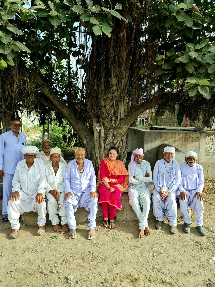 बुजुर्गों का अमूल्य स्नेह और आशीर्वाद।

अबकी बार 400 पार।🪷

#GaonChaloAbhiyan
#ModiKiGuarantee