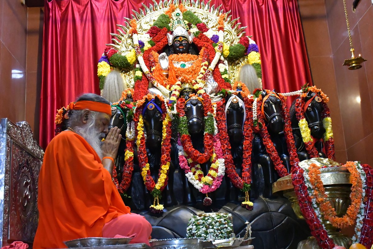 SgsSwamiji's tweet photo. Ratha Saptami Surya Puja • Sri Surya Narayana Temple, Kurnool • 16 Feb 2024
#RathaSaptami #RathaSaptami2024 #sun #surya