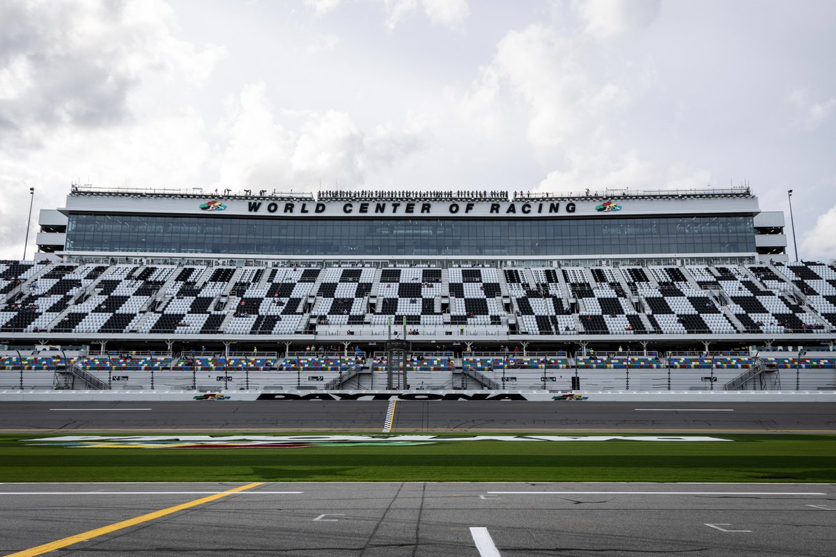 BREAKING: The @DAYTONA ARCA 200 has been moved to tonight at approximately 10:30 p.m. ET, after the @NASCAR_Trucks race, due to forecasted inclement weather Saturday. The ARCA race will broadcast live on FS2 and move to @FS1 following the conclusion of college basketball.