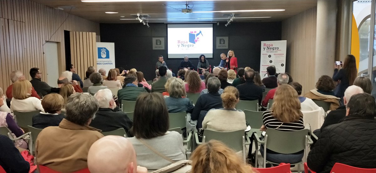 Conversando sobre el amor 💘️ en la #novelanegra 🕵en #BibliotecaLV de #TresCantos 
#FestivalRosayNegro3C  
<a href="/VilaSilva/">Lorenzo Silva</a> <a href="/Nacho_Abad/">Nacho Abad 🇺🇦</a> <a href="/GuillermoGalvaO/">Guillermo Galván 💚</a> <a href="/MartaRoblesG/">Marta Robles</a>
Toda la programación 🔗 ow.ly/zWYb50QytQA