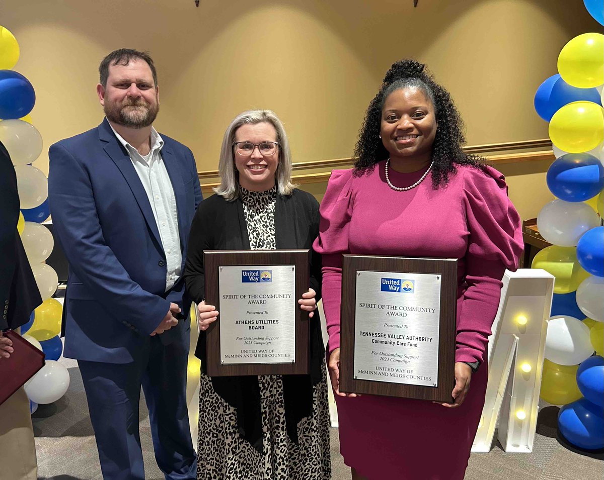 TVA_TomS's tweet image. At yesterday’s @UWMcMinnMeigs Annual Meeting, @TVAnews and @AthensAUB were joint recipients of the Spirit of the Community Award. 

The TVA/AUB partnership has impacted these counties through its Community Care Fund. 💙