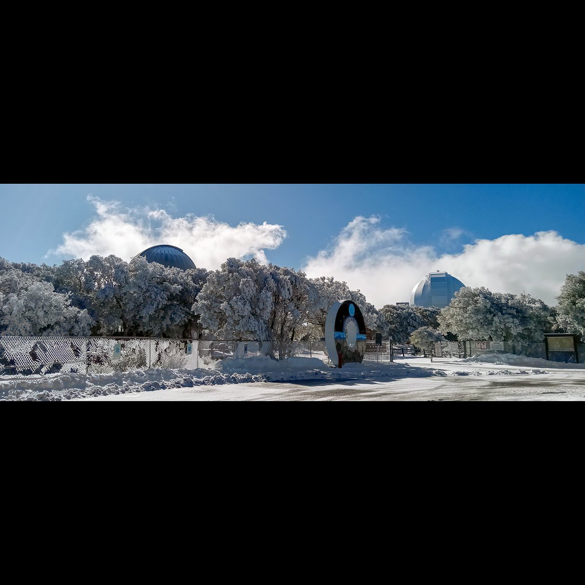 KittPeakNatObs's tweet photo. ❄️ Winter wonderland at @KittPeakNatObs! 🌌✨When snow blankets this astronomical gem, it transforms into a breathtaking spectacle. ❄️✨ Share your snowy experiences below! ❄️❤️  

#KittPeak #SnowySpectacle #WinterVibes #AstronomyAdventures 

Credit: NOIRLab/NSF/AURA/ V. Sunstar https://t.co/7mUVwFf6Ua