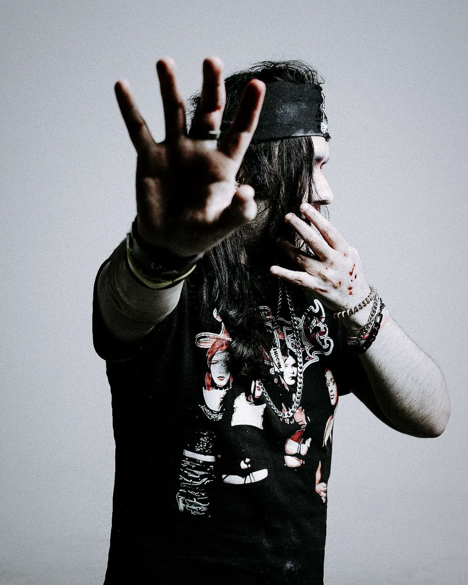 EPILEPTICS_'s tweet photo. 📸 -> @rhayo_g 🏴☠️👑
#trap #EPILEPTICS #sad #hyperpop #grime #screamo #hardcore #rave #razorz #rkt #numetal #ethnic #goth #witch https://t.co/2SsjKfWzs0