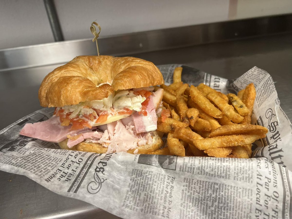 MorgMenus's tweet image. Help us give a freakin' great welcome to @tipsy_teeze Tipsy Teeze featuring The Davisson Brothers Music Hall!!  They're Morgantown's newest live music venue also serving tasty dishes.  Check their Facebook page often; they add shows all the time.  TONIGHT:  Evie Schaffer!