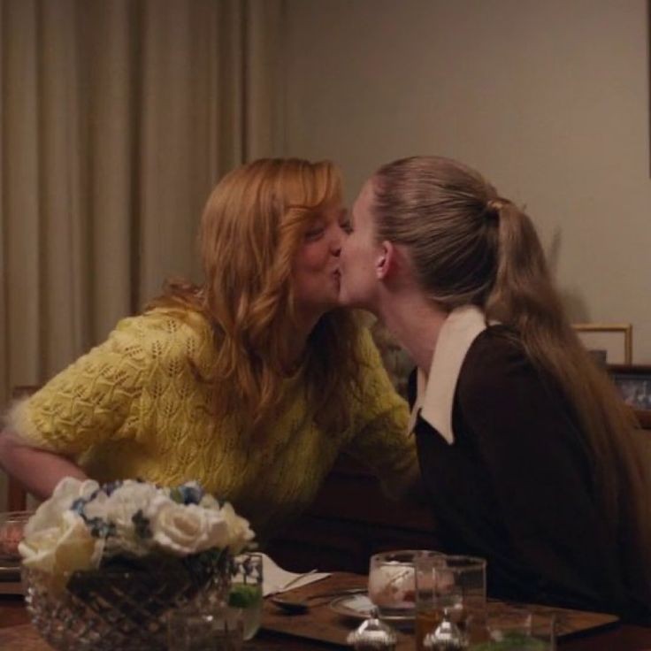 when i first started to watch succession and saw this pic i genuinely thought it was from the show