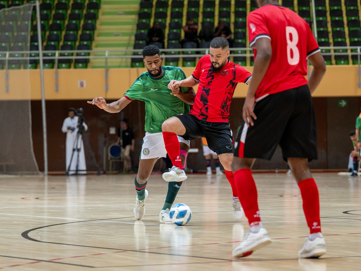 عضو مجلس إدارة الاتحاد السعودي نعيم البكر يتوج فريق الرياض بطلًا لكأس السوبر السعودي لكرة قدم الصالات بعد فوزه على الاتفاق 5-4
🔗- saff.com.sa/news.php?id=28…